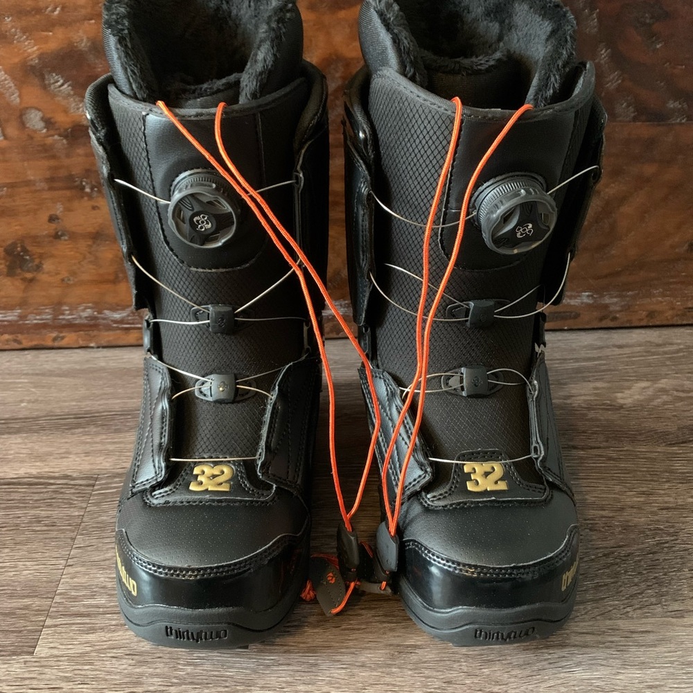 Thirtytwo Brand WOMENS STW BOA snowboard boots. Never before worn, size 8 US.